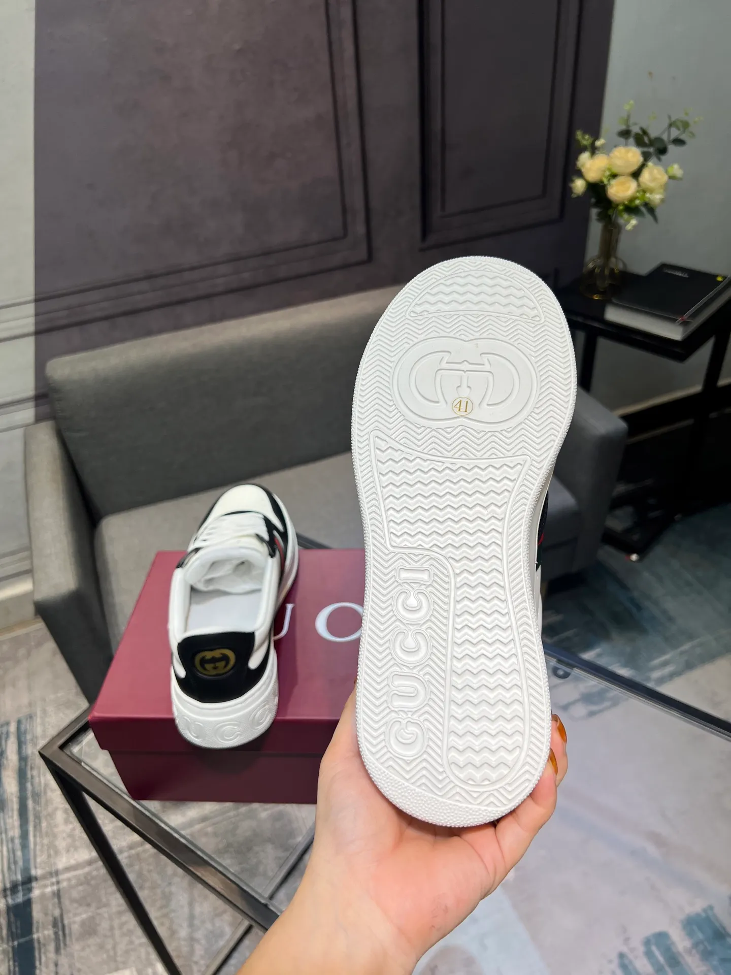 Men's men's shoes💰640 Gucci counter's latest couple's biscuit shoes‼ ️ 👑Purchasing agent level Gucci’s latest IP lightweight thick-soled white shoes can be put on your feet in seconds**4CM! ! Simple, easy to match and full of retro charm ~ the latest anti-counterfeiting cloth label on the tongue. And with electronic chip anti-counterfeiting.   The upper is made of imported environmentally friendly water-dyed calfskin, with a +1:1 fly-woven mesh surface to absorb sweat and an inner lining! Fly-knitted leather molded latex insole. Original IP lightweight outsole, one-piece injection molding, super comfortable and elastic, size: female 35-40 (female 41 customized) male 39-44 (male 38.45 46 customized)